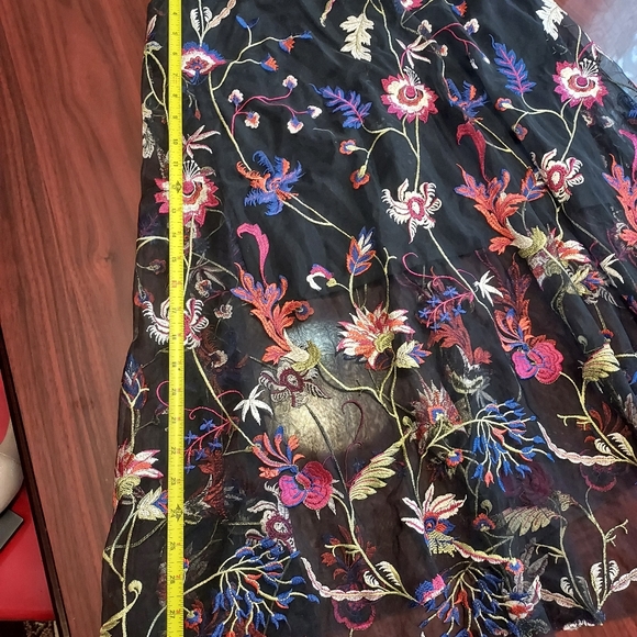 Bershka lace embroidered skirt - Picture 3 of 5